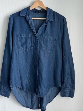 Velvet Heart Riley dark indigo Blue Button Down Shirt size small